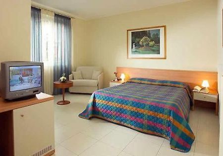 Borgo San Martino Hotel Bra Ngoại thất bức ảnh
